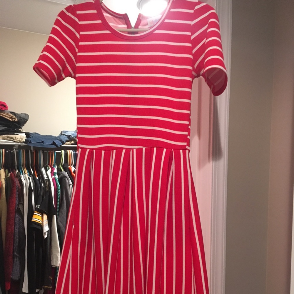 Red and White Striped Amelia - Picture 1 of 1
